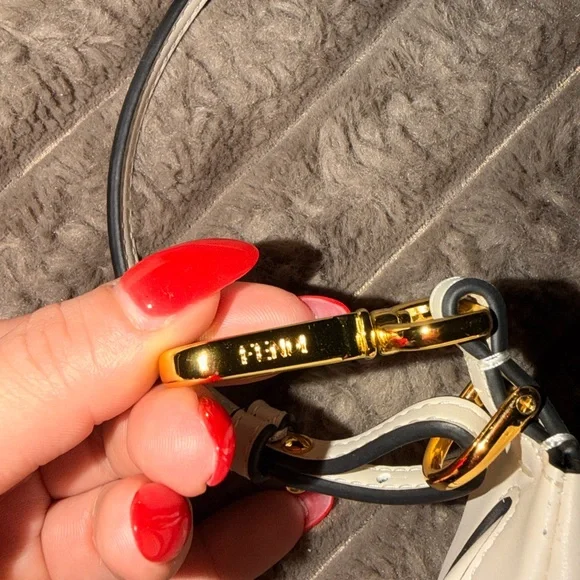 Fendi White and Gold Shoulder Bag - Picture 3 of 4